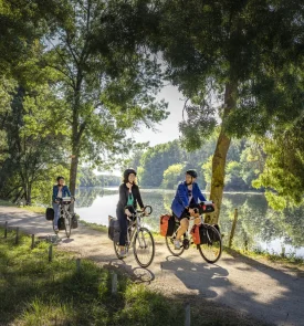 Cyclotouristes dans le Cher