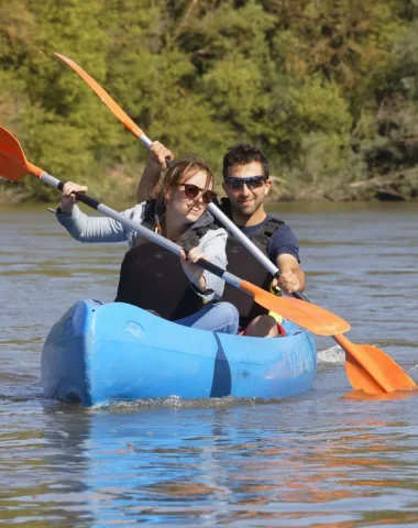 Couple en canoë