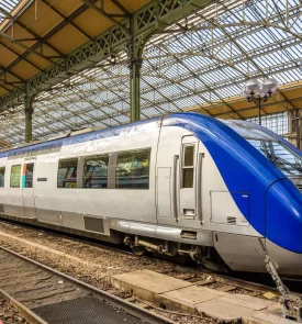 Train TER à quai en gare de Tours