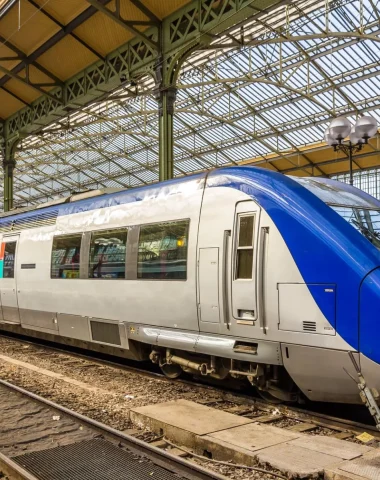 Train TER à quai en gare de Tours